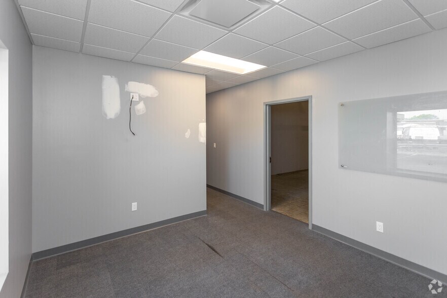 More Photos Of 141 Central Ave, Farmingdale Light Manufacturing For Lease