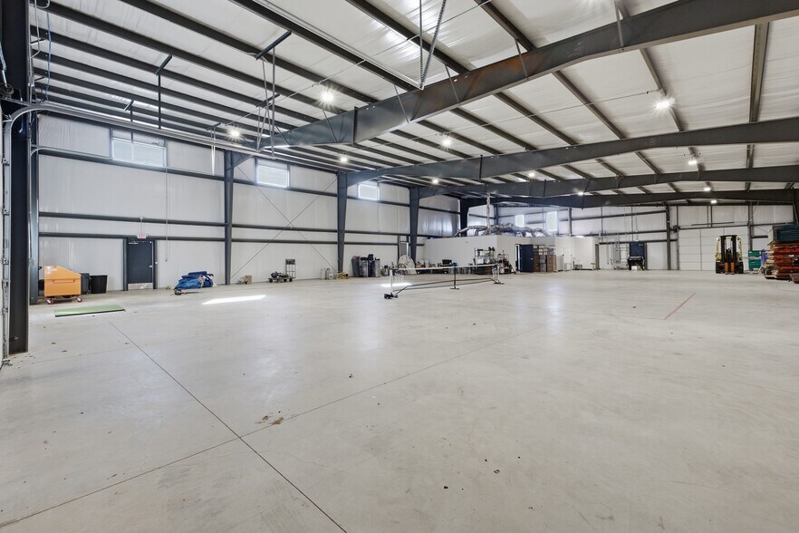 More Photos Of 8524 N Sooner Rd, Oklahoma City Industrial For Lease