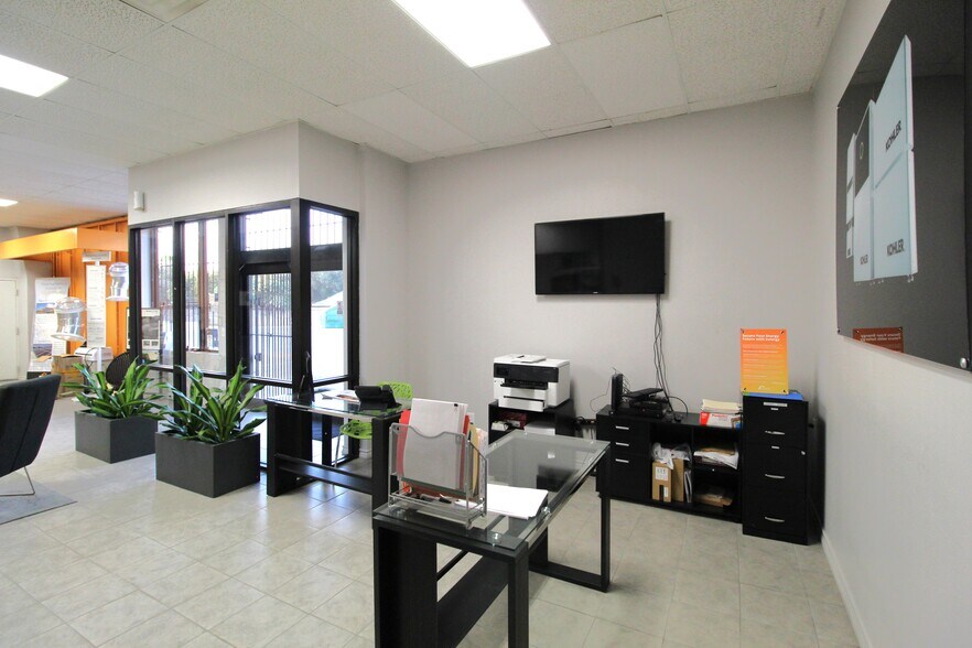 More Photos Of 3701 Mccoll St, McAllen Showroom For Sale