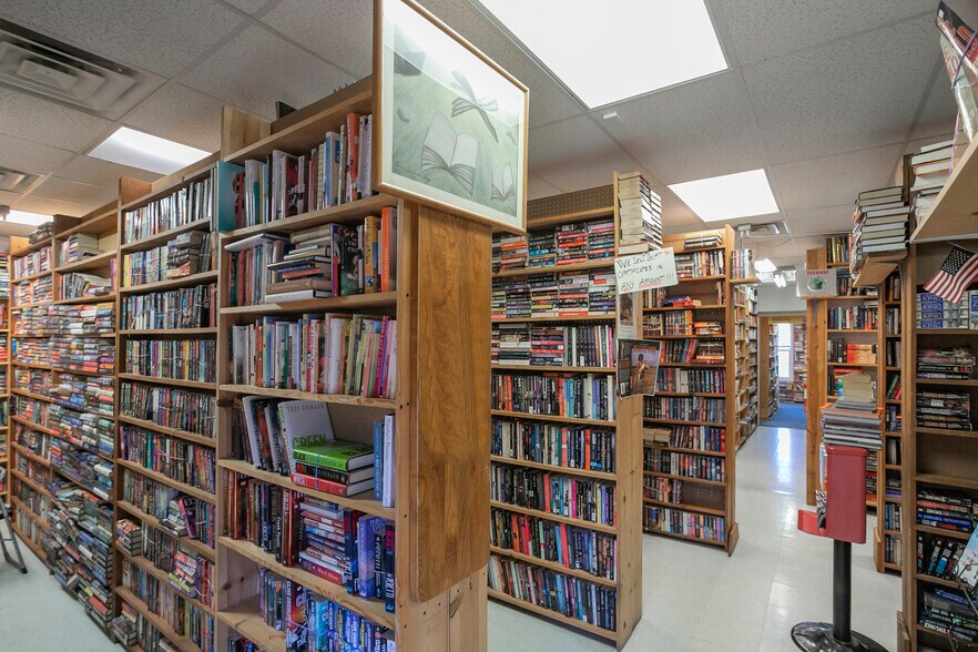 More Photos Of 1113 S Main St, Columbia Freestanding For Sale