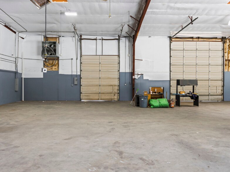 More Photos Of 673 Sandy Springs Rd, Piedmont Warehouse For Lease