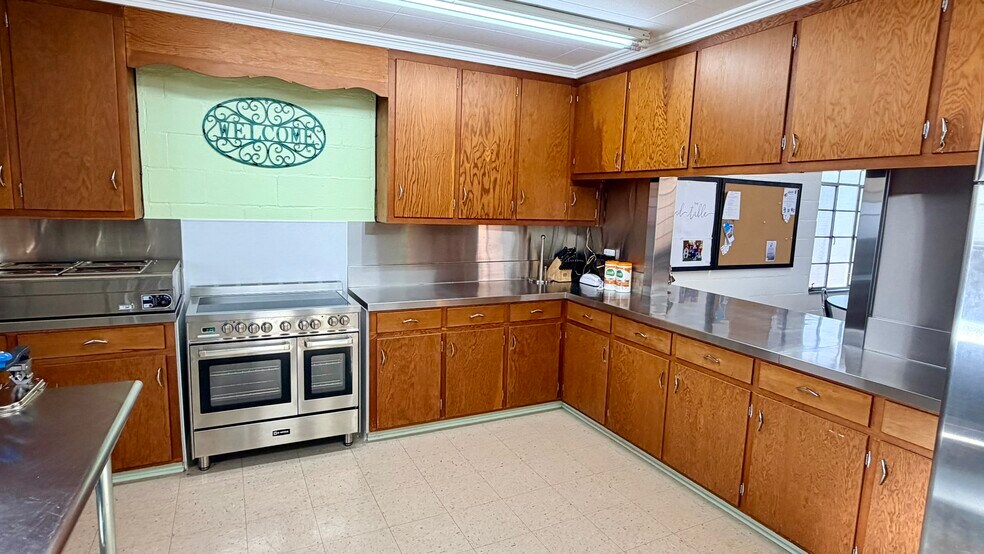 More Photos Of 204 N Main St, Richfield Specialty For Sale