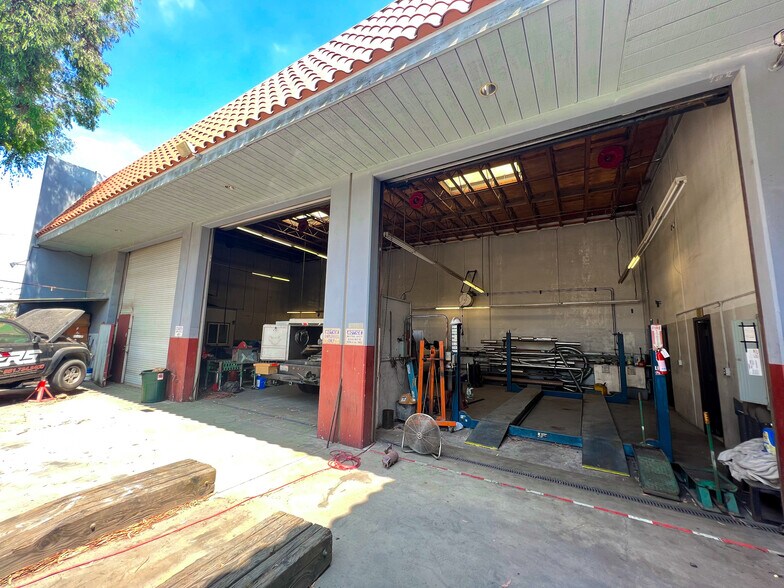 More Photos Of 301 E Blaine St, Corona Warehouse For Lease