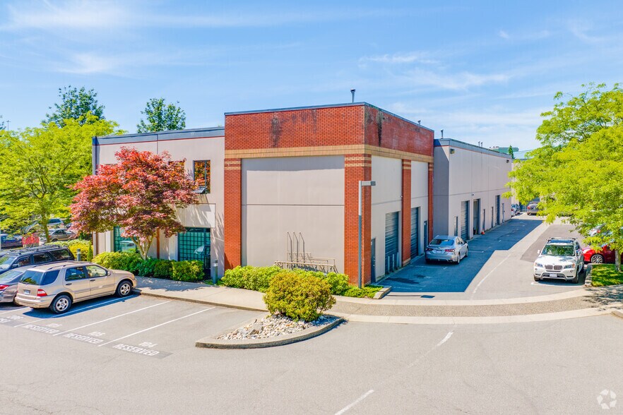 More Photos Of 3855 Henning Dr, Burnaby Flex For Lease