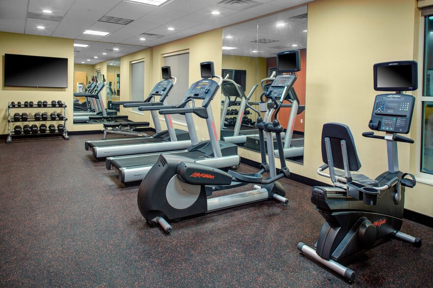 More Photos Of 415 7th St, Parkersburg Hotel For Sale