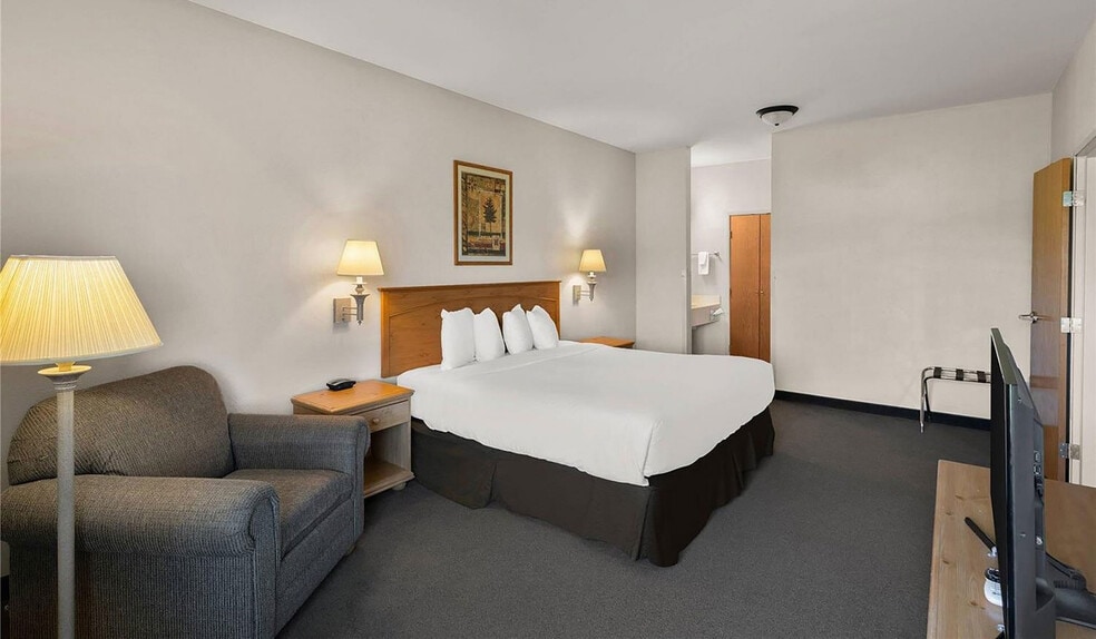 More Photos Of 1738 Comfort Dr, Tomahawk Hotel For Sale