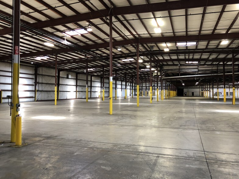 More Photos Of 2224 W College Ave, Normal Manufacturing For Lease