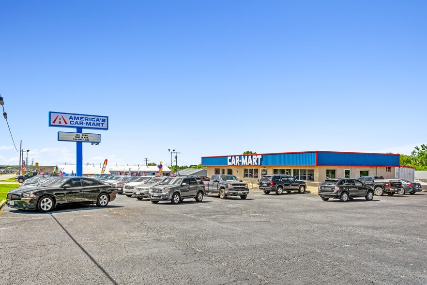 More Photos Of 2502-2506 N State Route 291, Harrisonville Auto Dealership For Lease