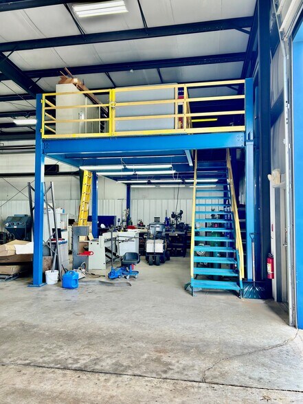 More Photos Of 2501 Runway Dr, Waupaca Auto Repair For Sale