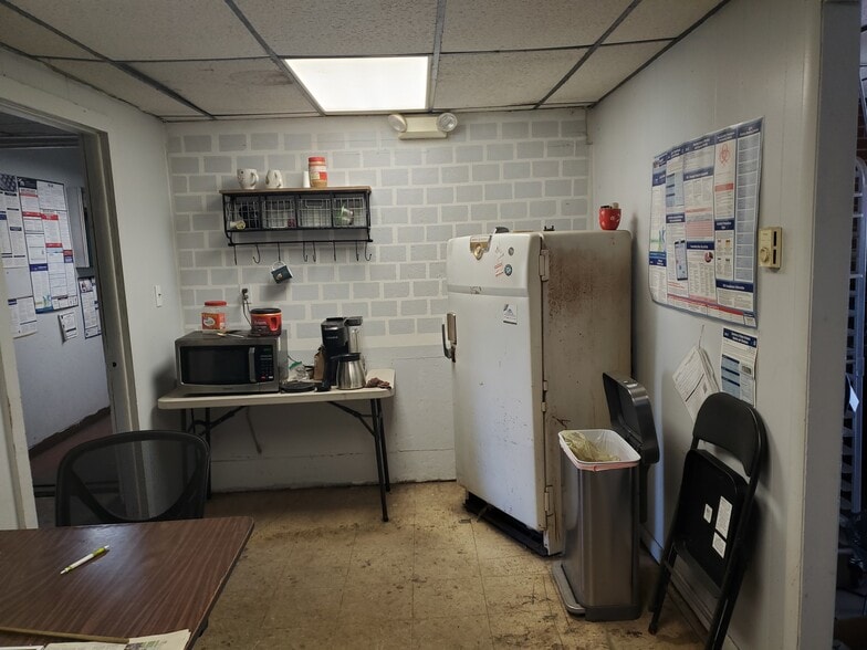 More Photos Of 1600 Cranberry St, Erie Warehouse For Sale