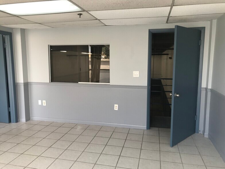 More Photos Of 6820-6856 NW 77th Ct, Miami Warehouse For Lease