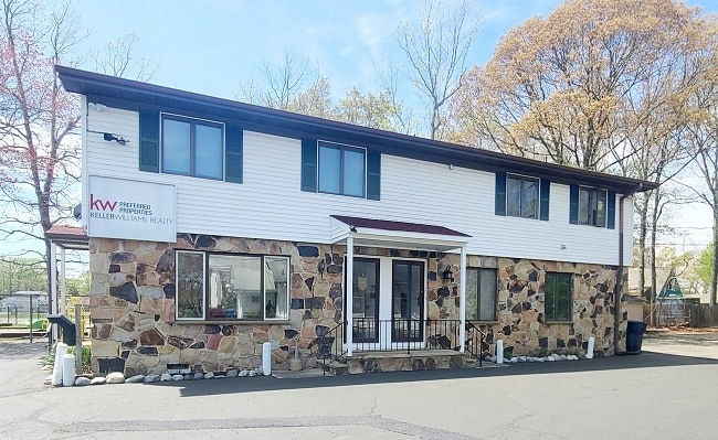 More Photos Of 824 Radio Rd, Tuckerton Office For Lease