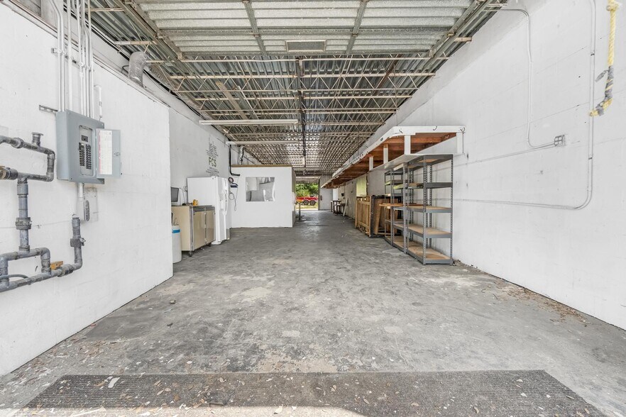 More Photos Of 201-215 SW 21st St, Fort Lauderdale Warehouse For Sale