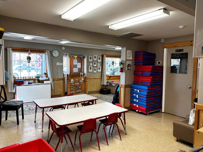 More Photos Of 334 SE 146th Ave, Portland Daycare Center For Sale