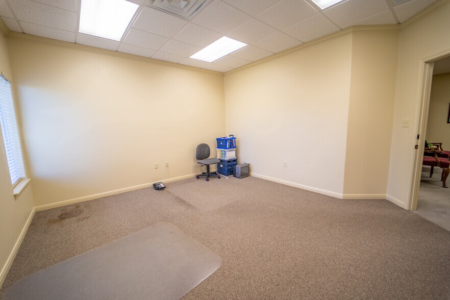 More Photos Of 5103 E Airline Rd, Victoria Office For Lease
