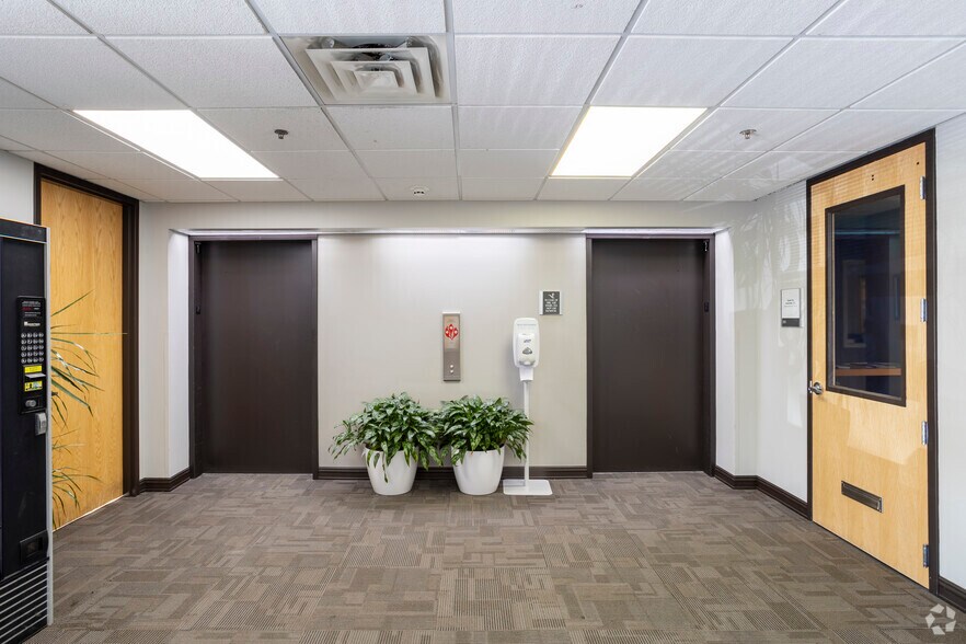 More Photos Of 8901 Golf Rd, Des Plaines Medical For Lease