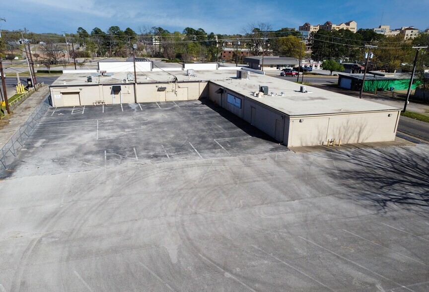 More Photos Of 415 Beckham Ave, Tyler Storefront For Sale