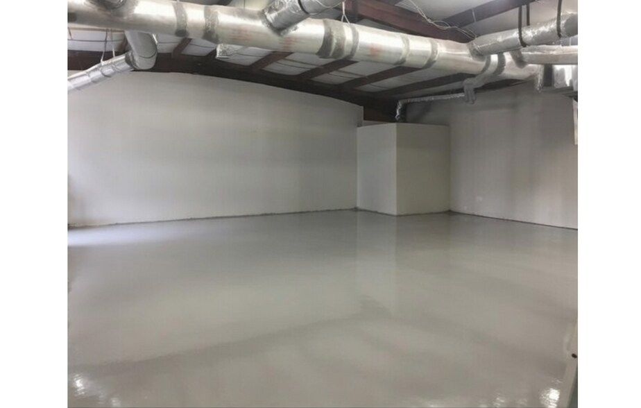 More Photos Of 7 Amy Elsey Dr, Charleston Light Distribution For Lease