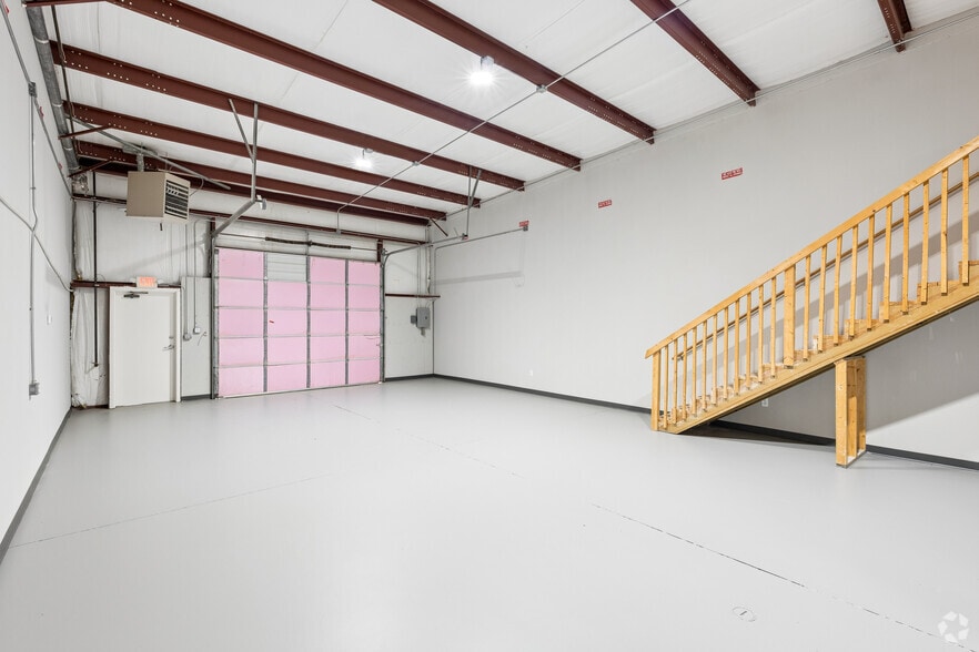 More Photos Of 105 Enterprise Dr, Cumming Unknown For Lease
