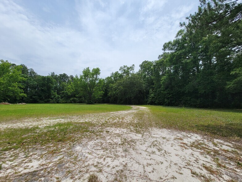 More Photos Of 165 Porsche Ln, Crawfordville Warehouse For Sale