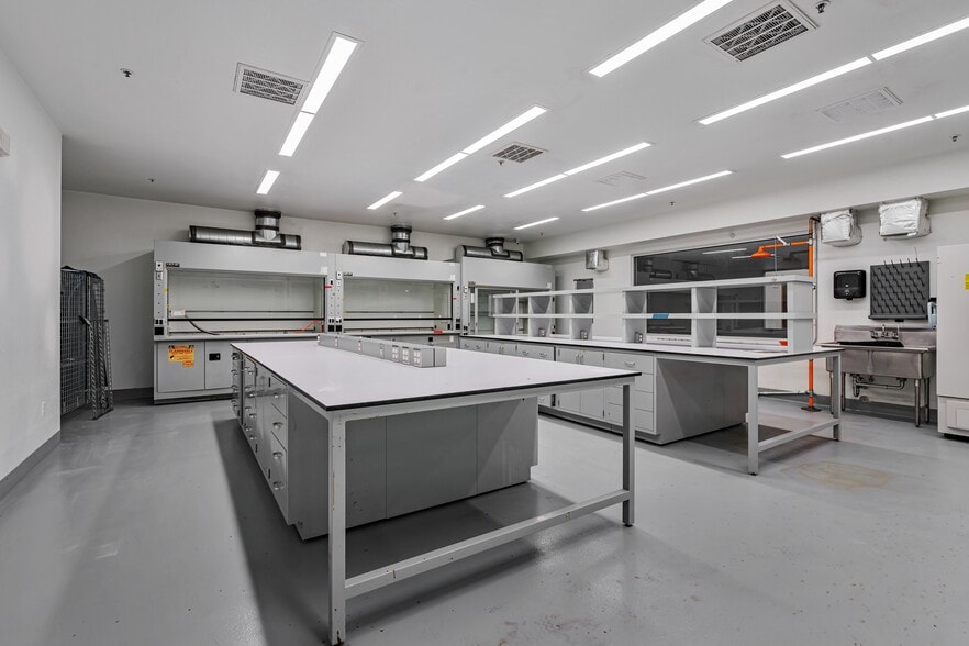 More Photos Of 1320-1326 9th St, Berkeley Warehouse For Sale