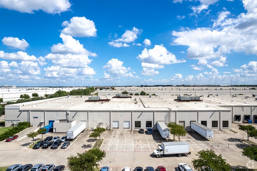 More Photos Of 4055 Corporate Dr, Grapevine Warehouse For Lease