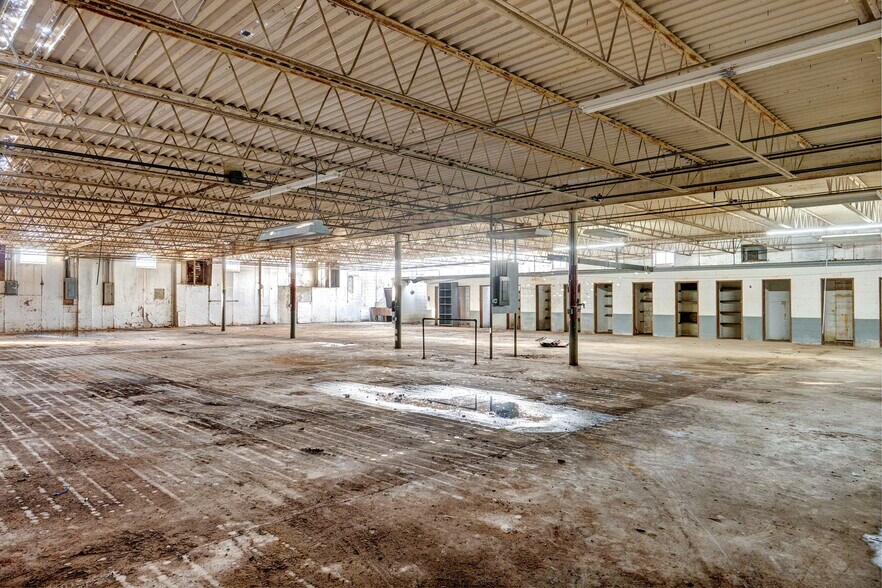 More Photos Of 504 Airport Rd, Crane Warehouse For Sale