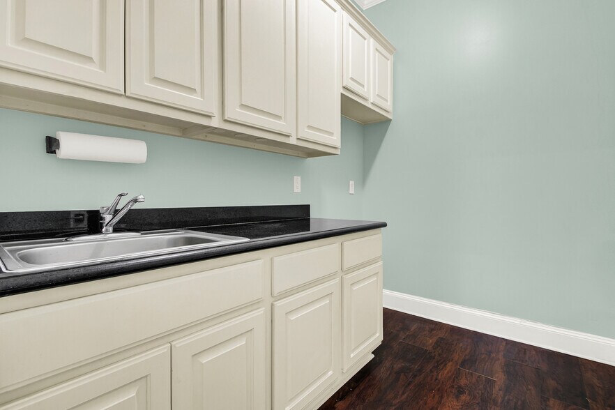 More Photos Of 12818 Willow Centre, Houston Office Residential For Sale