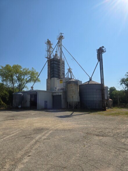 More Photos Of 10199 S Wayne Rd, Warren Showroom For Sale