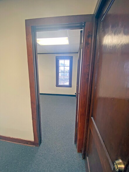 More Photos Of 1731 S San Marcos, San Antonio Unknown For Lease