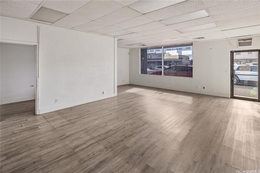 More Photos Of 2046 N King St, Honolulu Storefront Retail Office For Sale