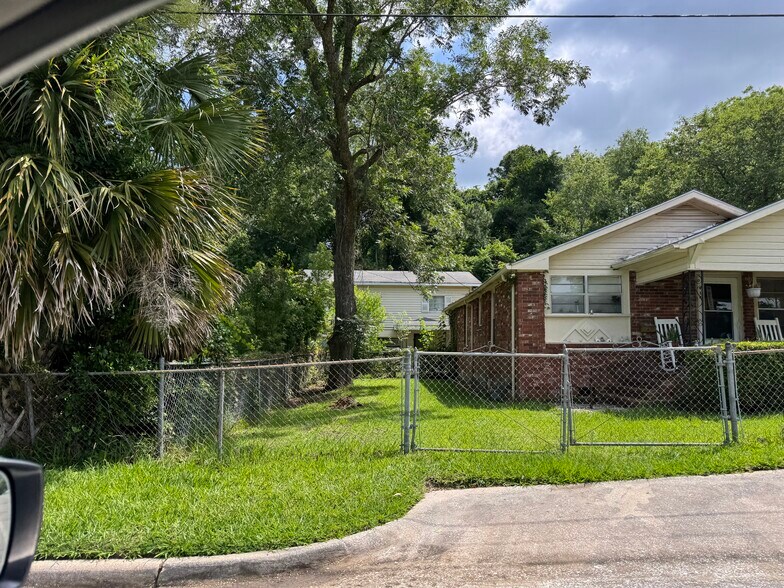 More Photos Of 1480 Park Ave, Waycross Apartments For Sale