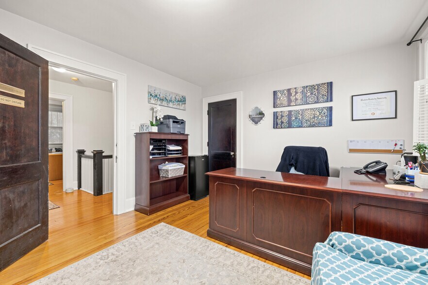 More Photos Of 520 E Maxwell St, Lexington Office For Sale