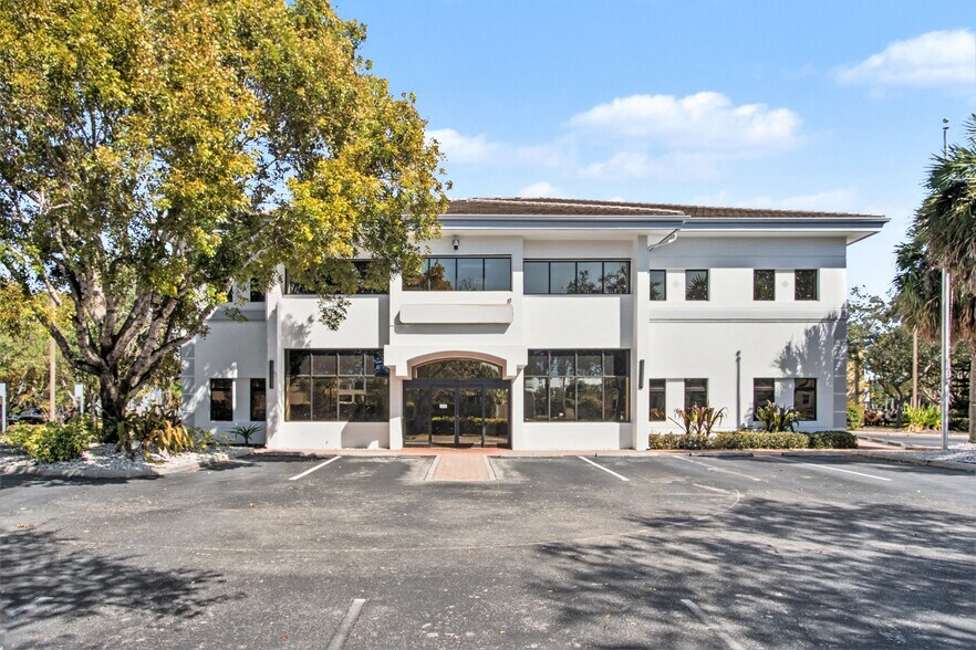 Primary Photo Of 4025 Radio Rd, Naples Showroom For Sale