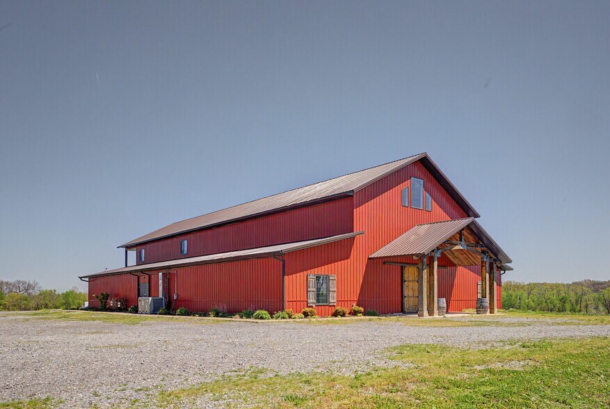More Photos Of 11001 State Rte N, Scott City Specialty For Sale