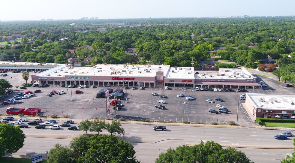 More Photos Of 10904-11030 Westheimer Rd, Houston Unknown For Lease