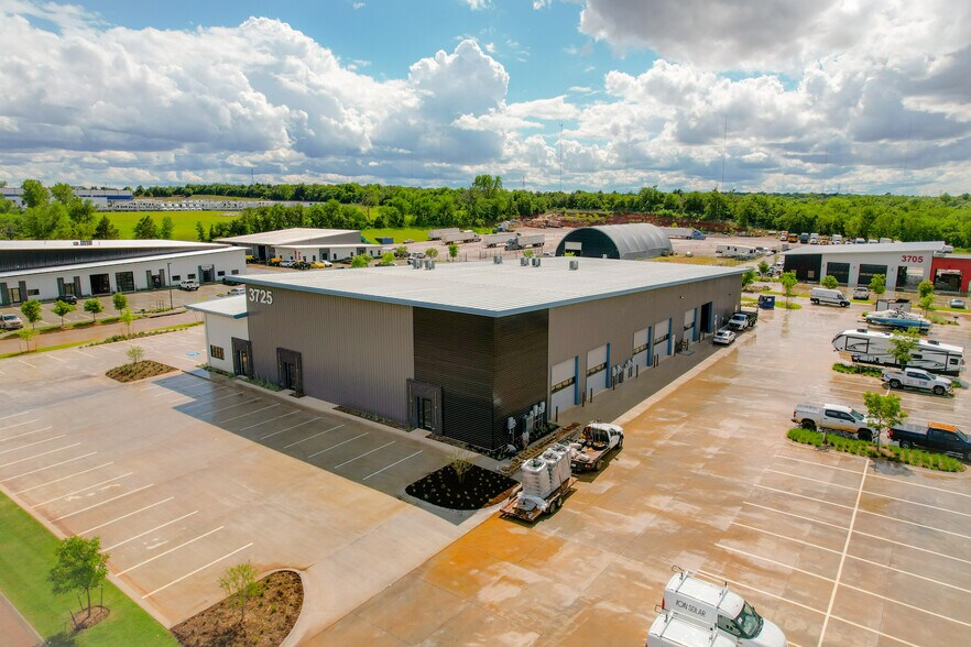 Primary Photo Of 3725 NE 104th St, Oklahoma City Light Distribution For Lease