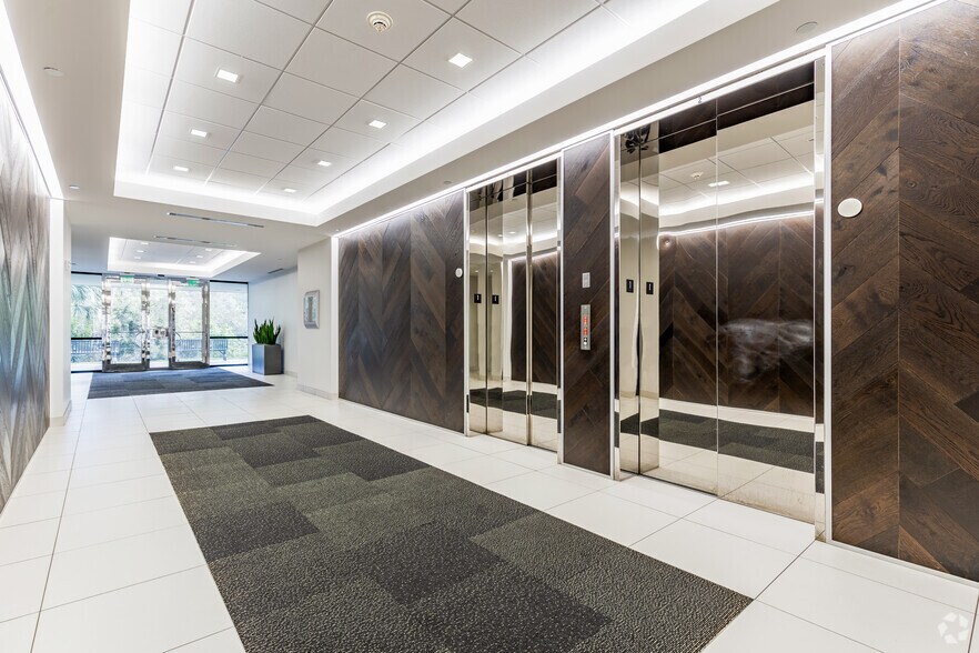 More Photos Of 9500 Koger Blvd N, Saint Petersburg Unknown For Lease