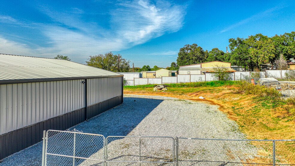 More Photos Of 11955 N FM 730, Azle Warehouse For Lease