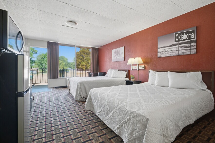 More Photos Of 100 W Wilson St, Valliant Hotel For Sale