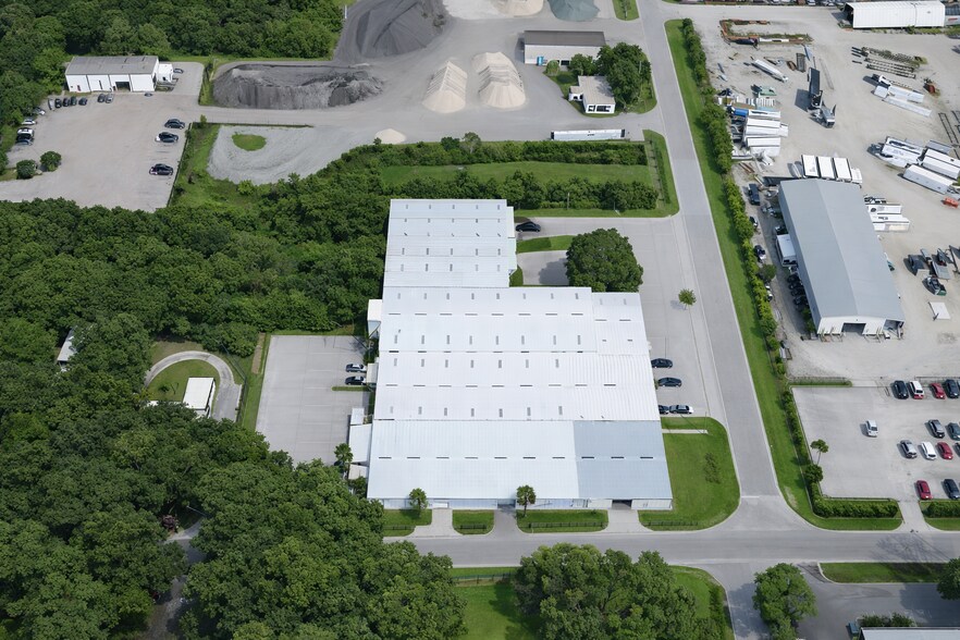 More Photos Of 2600 Industrial St, Leesburg Manufacturing For Lease