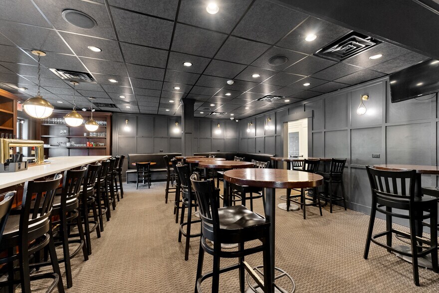 More Photos Of 135 Cooper St, Agawam Specialty For Sale