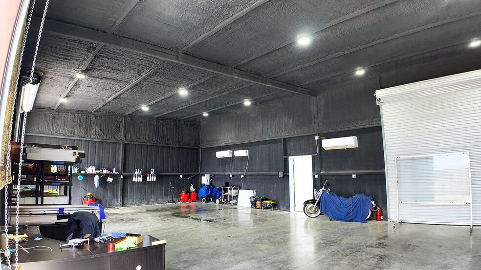 More Photos Of 207 Cottonwood st, Madisonville Warehouse For Sale