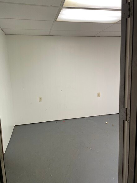 More Photos Of 3078 Point Marion Rd, Morgantown Warehouse For Lease