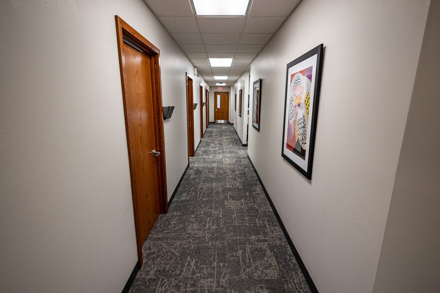 More Photos Of 1110 Oak Ridge Dr, Eau Claire Medical For Lease