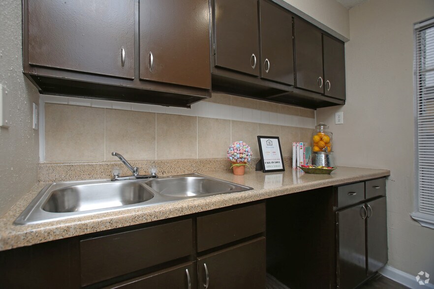 More Photos Of 801 S Allen Genoa Rd, South Houston Apartments For Sale