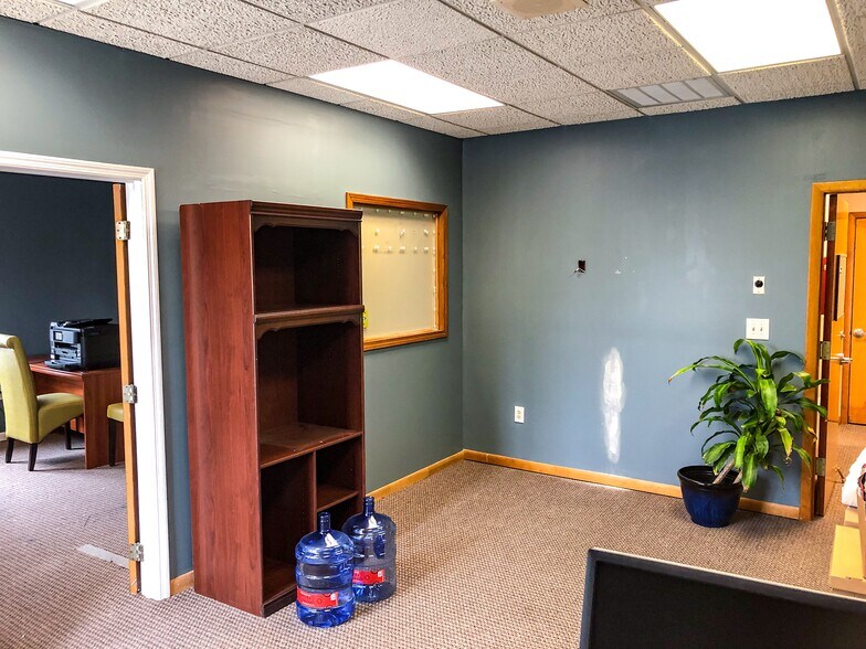 More Photos Of 291 Herbertsville Rd, Brick Office For Lease