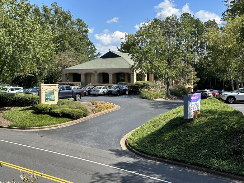 More Photos Of 810 Canton Rd, Marietta Medical For Lease
