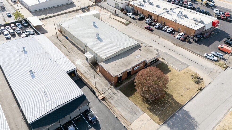 More Photos Of 8118 E 44th St, Tulsa Warehouse For Lease