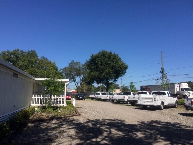 More Photos Of 2027 Gunn Hwy, Odessa Light Distribution For Lease